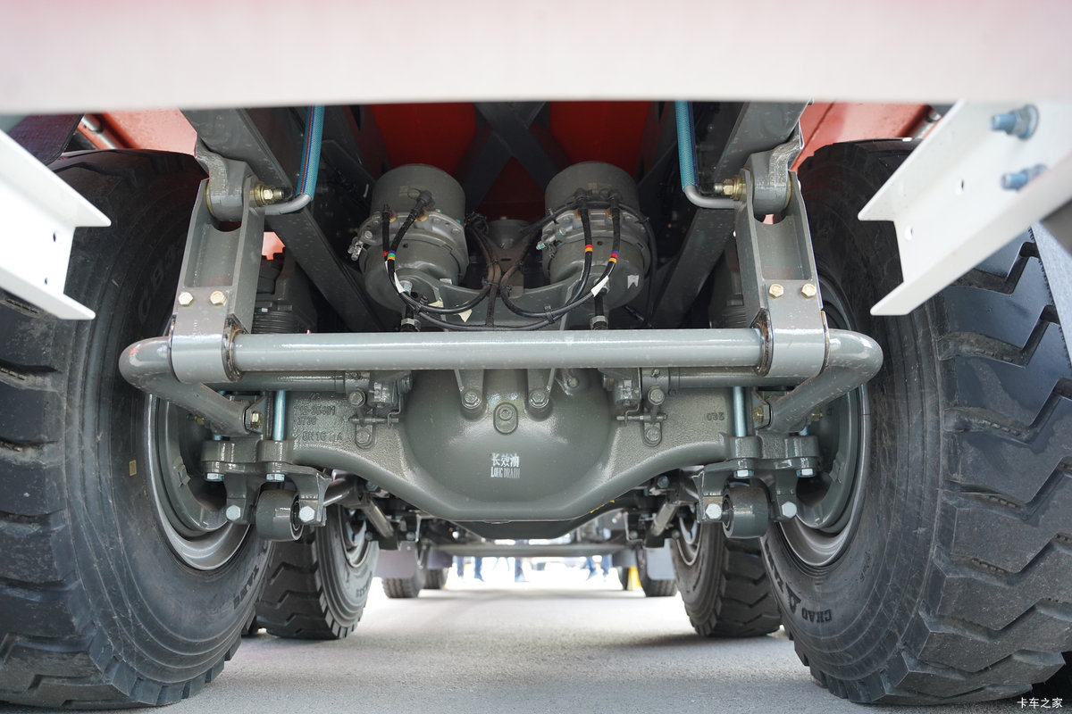 �����ǵ¿�SITRAK G7S 12.4L���� 580���� 8X4 �й�����12�� 6.8����ж������                                                