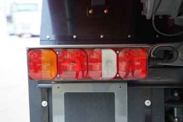 �����ǵ¿�SITRAK G7S 12.4L���� 580���� 8X4 �й�����12�� 6.8����ж��ͼƬ