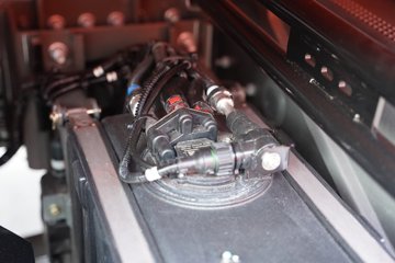 �����ǵ¿�SITRAK G7S 12.4L���� 580���� 8X4 �й�����12�� 6.8����ж��ͼƬ