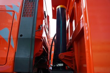 �����ǵ¿�SITRAK G7S  6X4 6.2�״��綯��ж�� ����ʱ��600kWhͼƬ