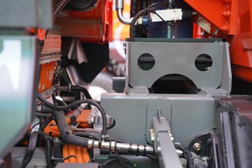 �����ǵ¿�SITRAK G7S  6X4 6.2�״��綯��ж�� ����ʱ��600kWhͼƬ