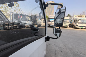 ����Ծ�� ����S100V  130���� ����5�� Һɲ 3.2��˫������΢��ͼƬ