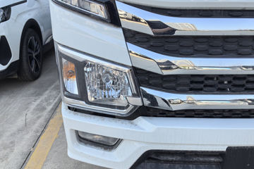 ����Ծ�� ����S100V  130���� ����5�� Һɲ 3.2��˫������΢��ͼƬ