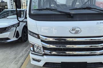 ����Ծ�� ����S100V  130���� ����5�� Һɲ 3.2��˫������΢��ͼƬ