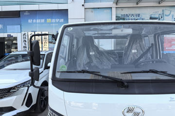 ����Ծ�� ����S100V  130���� ����5�� Һɲ 3.2��˫������΢��ͼƬ