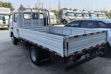 ����Ծ�� ����S100V  130���� ����5�� Һɲ 3.2��˫������΢��ͼƬ