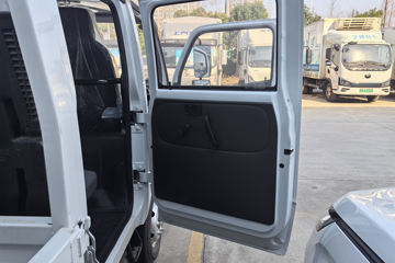 ����Ծ�� ����S100V  130���� ����5�� Һɲ 3.2��˫������΢��ͼƬ