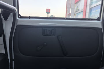 ����Ծ�� ����S100V  130���� ����5�� Һɲ 3.2��˫������΢��ͼƬ