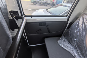 ����Ծ�� ����S100V  130���� ����5�� Һɲ 3.2��˫������΢��ͼƬ