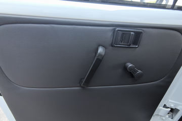 ����Ծ�� ����S100V  130���� ����5�� Һɲ 3.2��˫������΢��ͼƬ