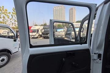 ����Ծ�� ����S100V  130���� ����5�� Һɲ 3.2��˫������΢��ͼƬ