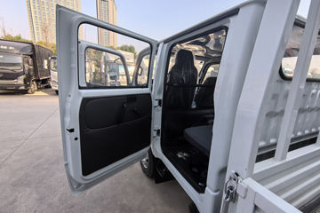 ����Ծ�� ����S100V  130���� ����5�� Һɲ 3.2��˫������΢��ͼƬ