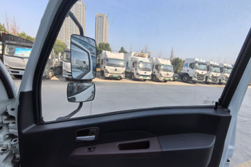 ����Ծ�� ����S100V  130���� ����5�� Һɲ 3.2��˫������΢��ͼƬ