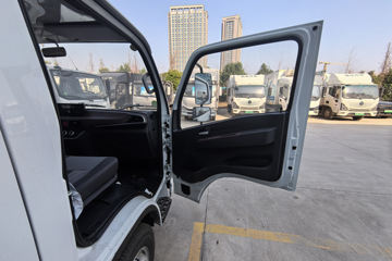 ����Ծ�� ����S100V  130���� ����5�� Һɲ 3.2��˫������΢��ͼƬ