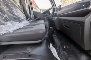 ����Ծ�� ����S100V  130���� ����5�� Һɲ 3.2��˫������΢��ͼƬ