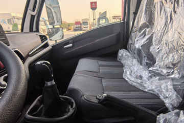 ����Ծ�� ����S100V  130���� ����5�� Һɲ 3.2��˫������΢��ͼƬ