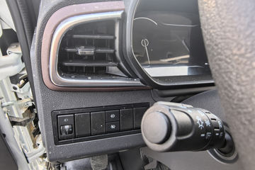 ����Ծ�� ����S100V  130���� ����5�� Һɲ 3.2��˫������΢��ͼƬ