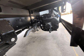 ����Ծ�� ����S100V  130���� ����5�� Һɲ 3.2��˫������΢��ͼƬ