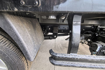 ����Ծ�� ����S100V  130���� ����5�� Һɲ 3.2��˫������΢��ͼƬ