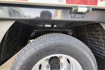 ����Ծ�� ����S100V  130���� ����5�� Һɲ 3.2��˫������΢��ͼƬ