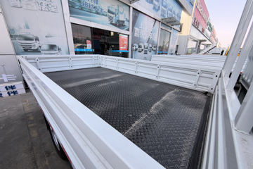 ����Ծ�� ����S100V  130���� ����5�� Һɲ 3.2��˫������΢��ͼƬ