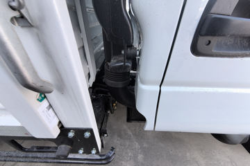 ����Ծ�� ����S100V  130���� ����5�� Һɲ 3.2��˫������΢��ͼƬ