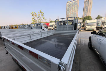 ����Ծ�� ����S100V  130���� ����5�� Һɲ 3.2��˫������΢��ͼƬ