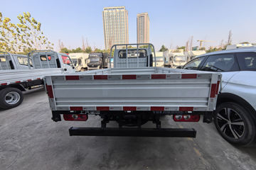 ����Ծ�� ����S100V  130���� ����5�� Һɲ 3.2��˫������΢��ͼƬ