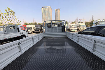 ����Ծ�� ����S100V  130���� ����5�� Һɲ 3.2��˫������΢��ͼƬ