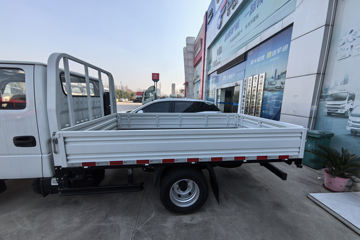 ����Ծ�� ����S100V  130���� ����5�� Һɲ 3.2��˫������΢��ͼƬ