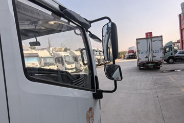 ����Ծ�� ��ԽC300 ��ֵ�� 2.3L���� 142���� ���5�� 3.7�׵��������ῨͼƬ