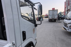 上汽跃进 超越C300 超值版 2.3L柴油 142马力 株齿5档 3.7米单排栏板轻卡