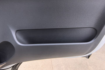 ����Ծ�� ��ԽC300 ��ֵ�� 2.3L���� 142���� ���5�� 3.7�׵��������ῨͼƬ