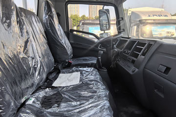 ����Ծ�� ��ԽC300 ��ֵ�� 2.3L���� 142���� ���5�� 3.7�׵��������ῨͼƬ