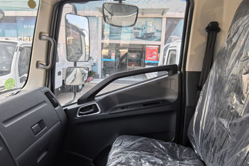 ����Ծ�� ��ԽC300 ��ֵ�� 2.3L���� 142���� ���5�� 3.7�׵��������ῨͼƬ