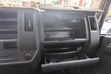 ����Ծ�� ��ԽC300 ��ֵ�� 2.3L���� 142���� ���5�� 3.7�׵��������ῨͼƬ