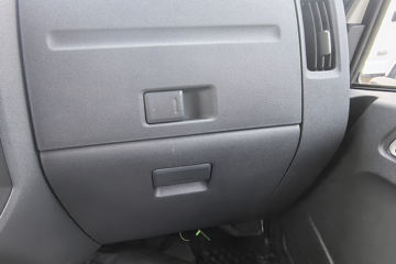 ����Ծ�� ��ԽC300 ��ֵ�� 2.3L���� 142���� ���5�� 3.7�׵��������ῨͼƬ