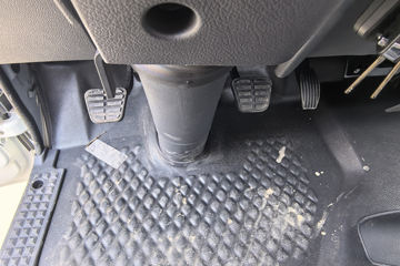 ����Ծ�� ��ԽC300 ��ֵ�� 2.3L���� 142���� ���5�� 3.7�׵��������ῨͼƬ