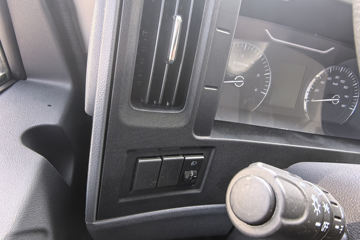 ����Ծ�� ��ԽC300 ��ֵ�� 2.3L���� 142���� ���5�� 3.7�׵��������ῨͼƬ