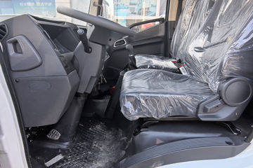 ����Ծ�� ��ԽC300 ��ֵ�� 2.3L���� 142���� ���5�� 3.7�׵��������ῨͼƬ