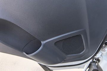 ����Ծ�� ��ԽC300 ��ֵ�� 2.3L���� 142���� ���5�� 3.7�׵��������ῨͼƬ