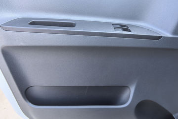 ����Ծ�� ��ԽC300 ��ֵ�� 2.3L���� 142���� ���5�� 3.7�׵��������ῨͼƬ