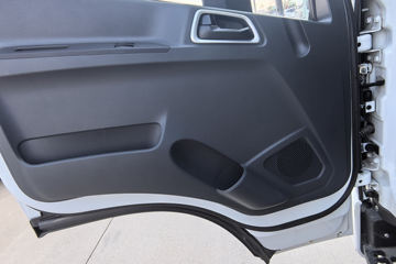 ����Ծ�� ��ԽC300 ��ֵ�� 2.3L���� 142���� ���5�� 3.7�׵��������ῨͼƬ