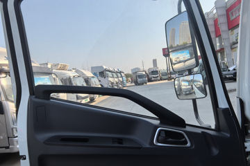 ����Ծ�� ��ԽC300 ��ֵ�� 2.3L���� 142���� ���5�� 3.7�׵��������ῨͼƬ