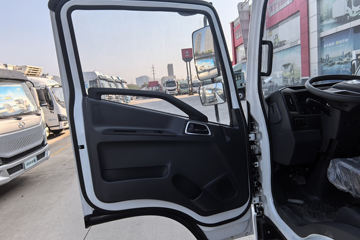 ����Ծ�� ��ԽC300 ��ֵ�� 2.3L���� 142���� ���5�� 3.7�׵��������ῨͼƬ