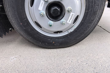 ����Ծ�� ��ԽC300 ��ֵ�� 2.3L���� 142���� ���5�� 3.7�׵��������ῨͼƬ