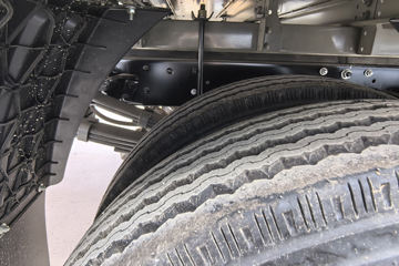 ����Ծ�� ��ԽC300 ��ֵ�� 2.3L���� 142���� ���5�� 3.7�׵��������ῨͼƬ