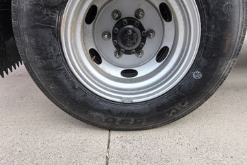 ����Ծ�� ��ԽC300 ��ֵ�� 2.3L���� 142���� ���5�� 3.7�׵��������ῨͼƬ