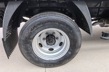 ����Ծ�� ��ԽC300 ��ֵ�� 2.3L���� 142���� ���5�� 3.7�׵��������ῨͼƬ