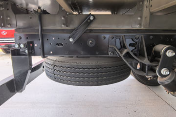 ����Ծ�� ��ԽC300 ��ֵ�� 2.3L���� 142���� ���5�� 3.7�׵��������ῨͼƬ